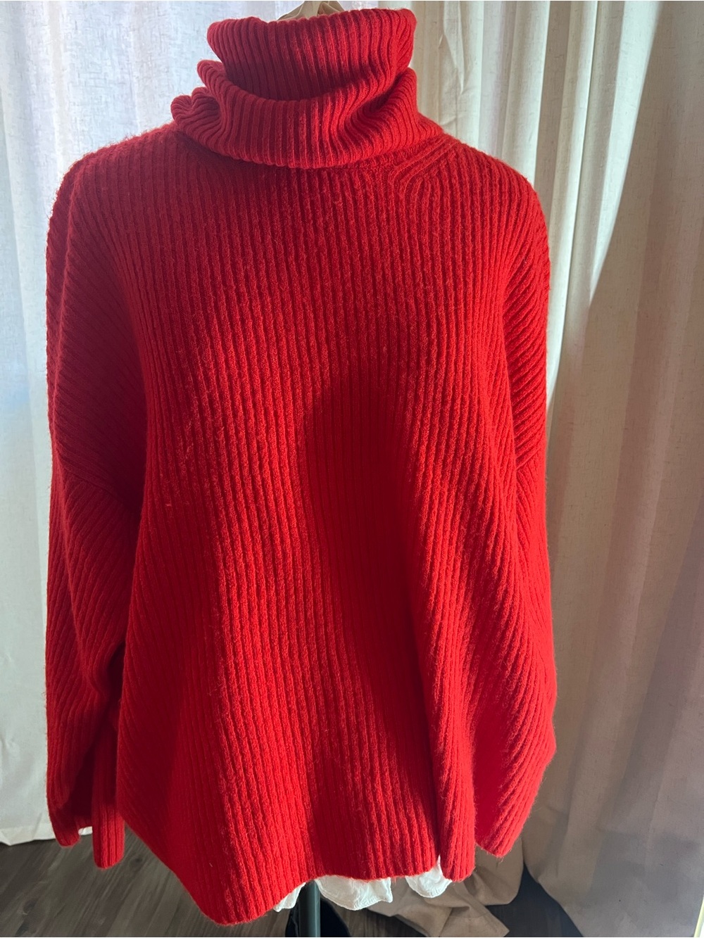 H&M red sweater